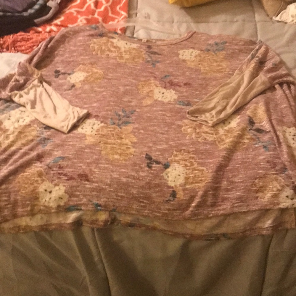 Women’s oversized 3/4 length shirt. Size small